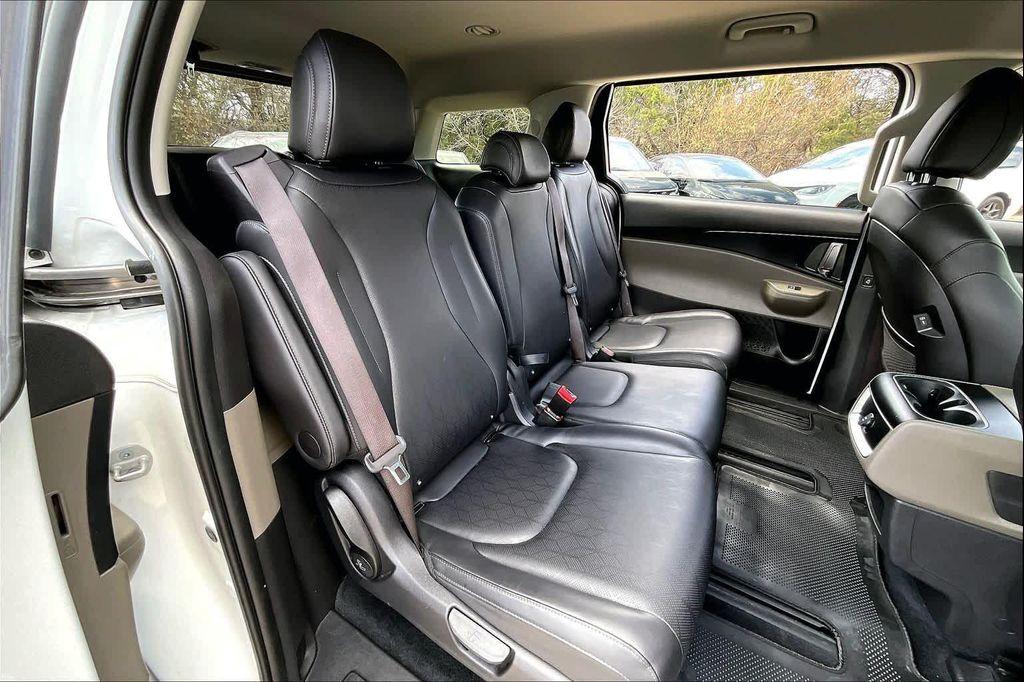 used 2025 Kia Carnival car, priced at $32,999