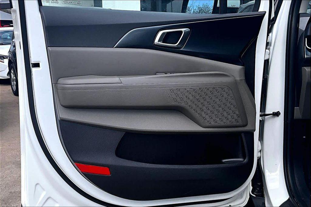 used 2025 Kia Carnival car, priced at $32,999