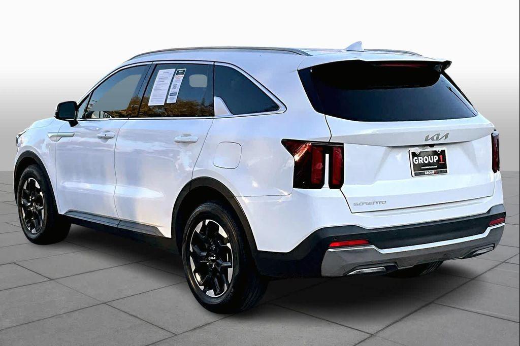 used 2025 Kia Sorento car, priced at $27,354