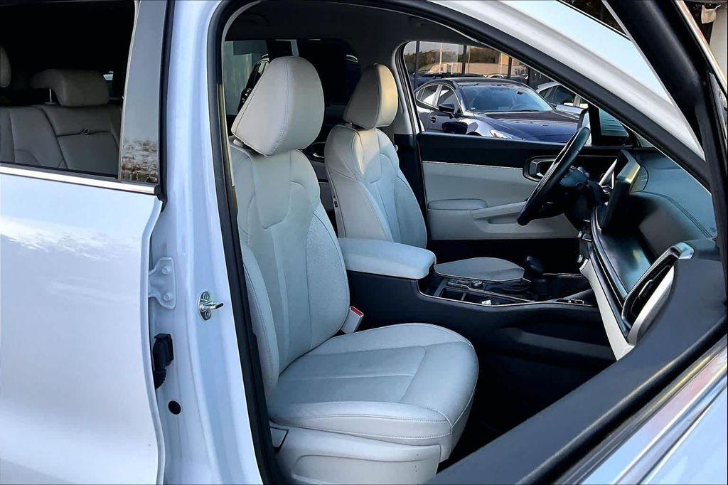 used 2025 Kia Sorento car, priced at $27,354