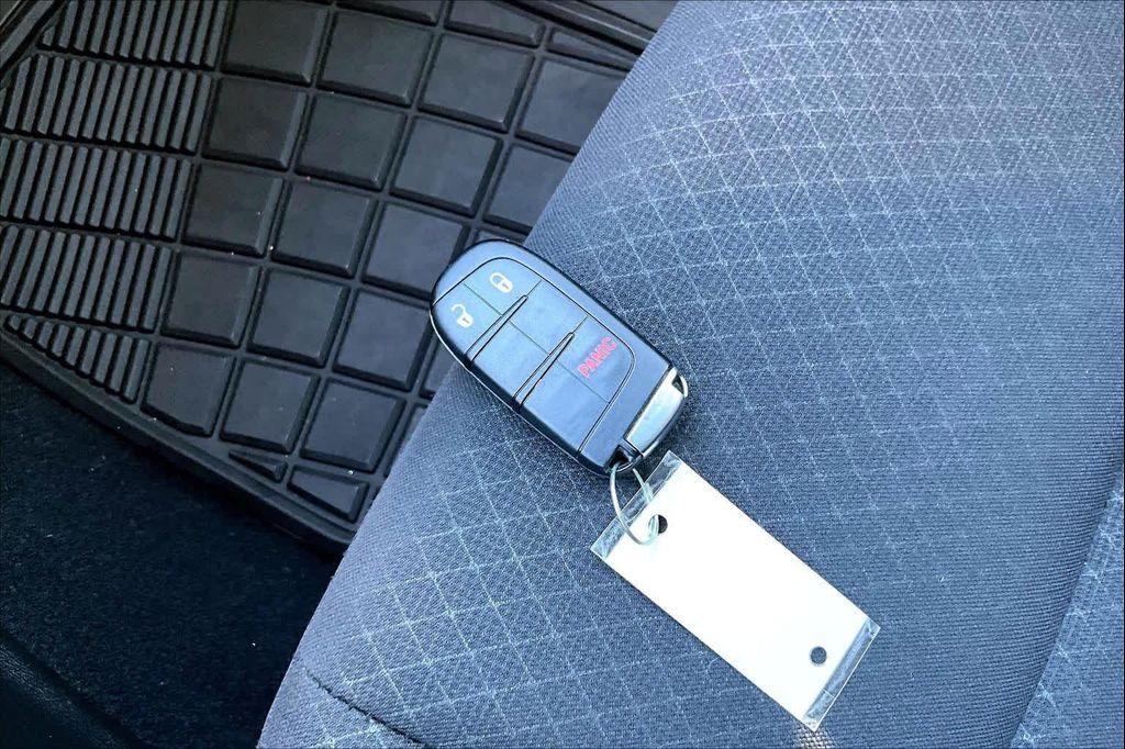 used 2021 Jeep Grand Cherokee car, priced at $19,844