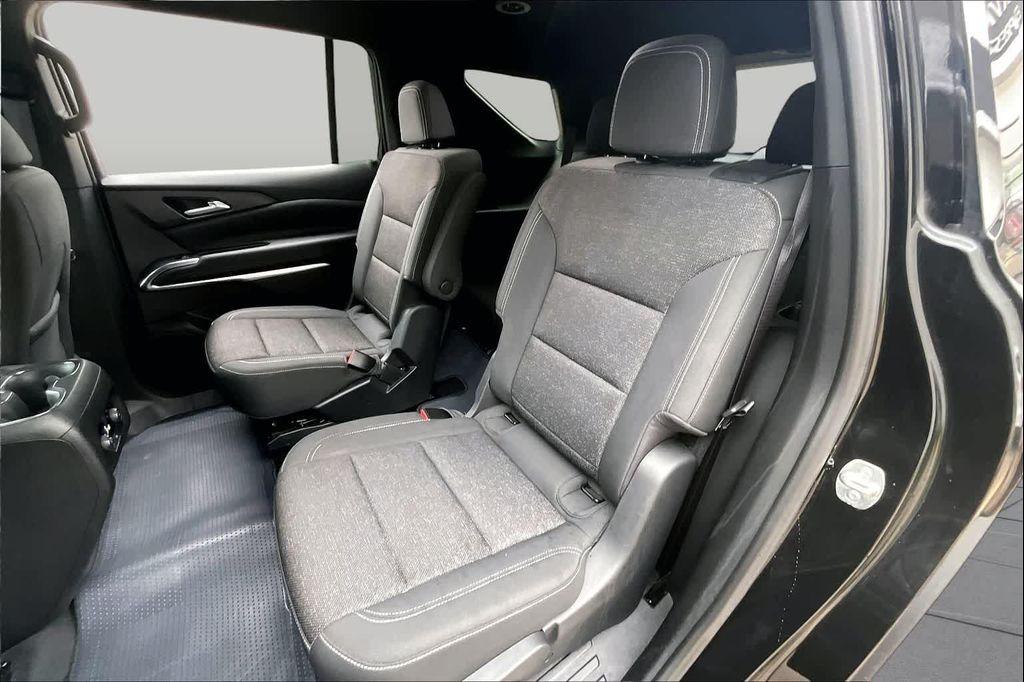used 2024 Chevrolet Traverse car, priced at $35,224