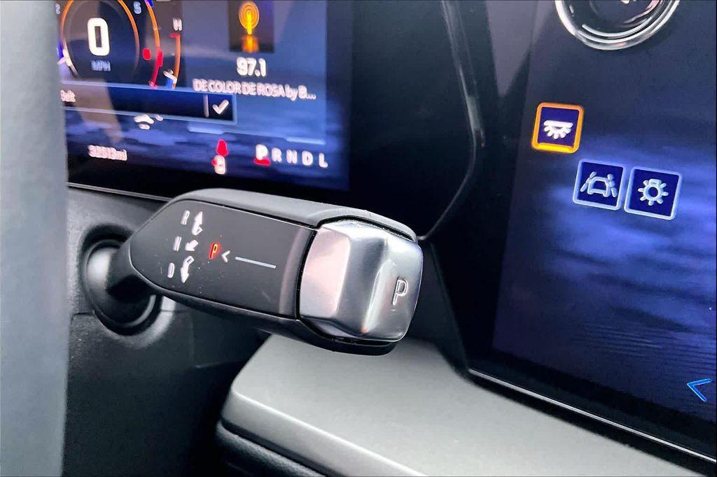 used 2024 Chevrolet Traverse car, priced at $35,224