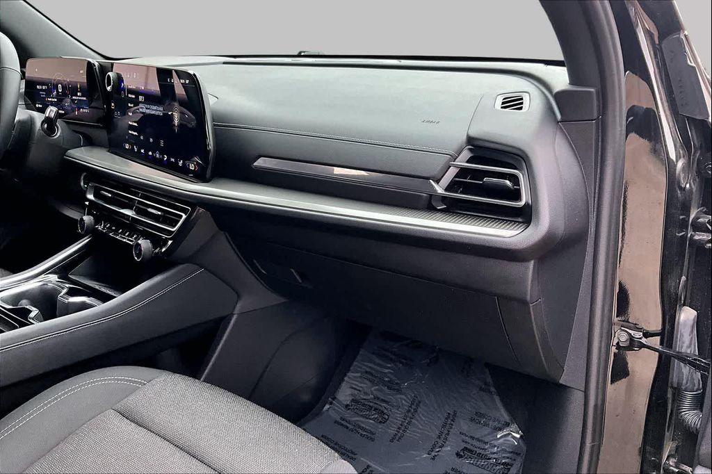 used 2024 Chevrolet Traverse car, priced at $35,224