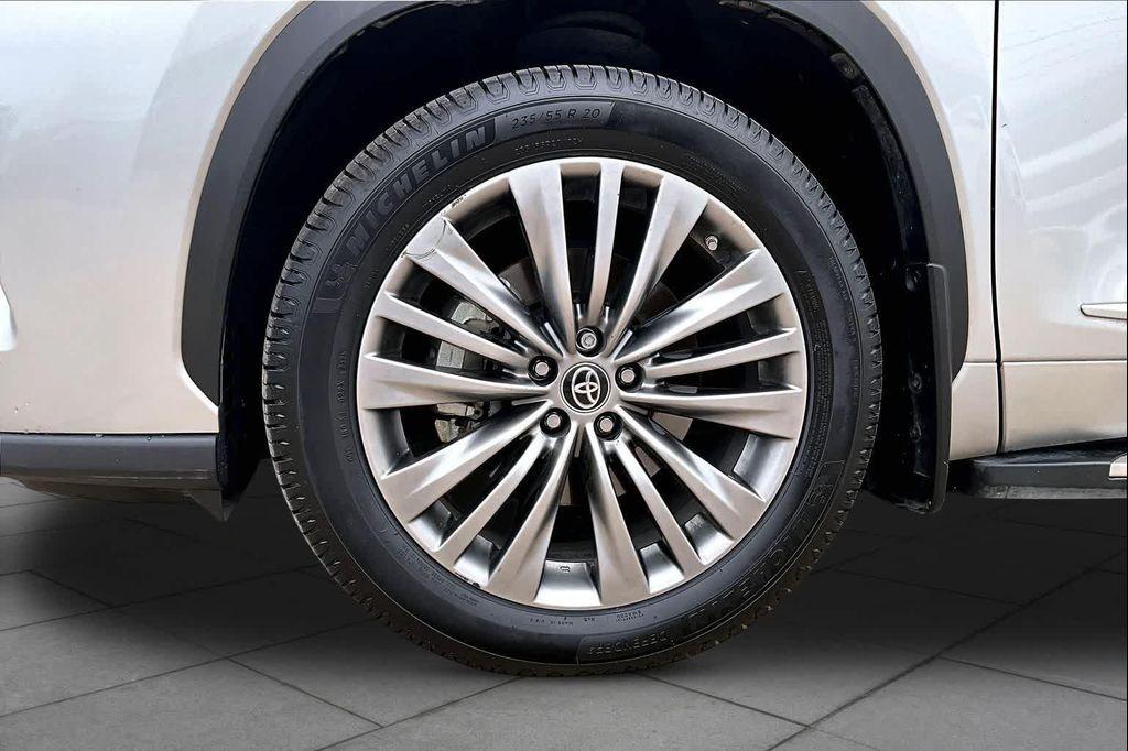 used 2021 Toyota Highlander Hybrid car, priced at $40,196