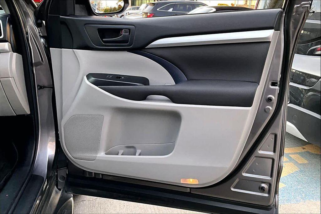 used 2017 Toyota Highlander car, priced at $17,714
