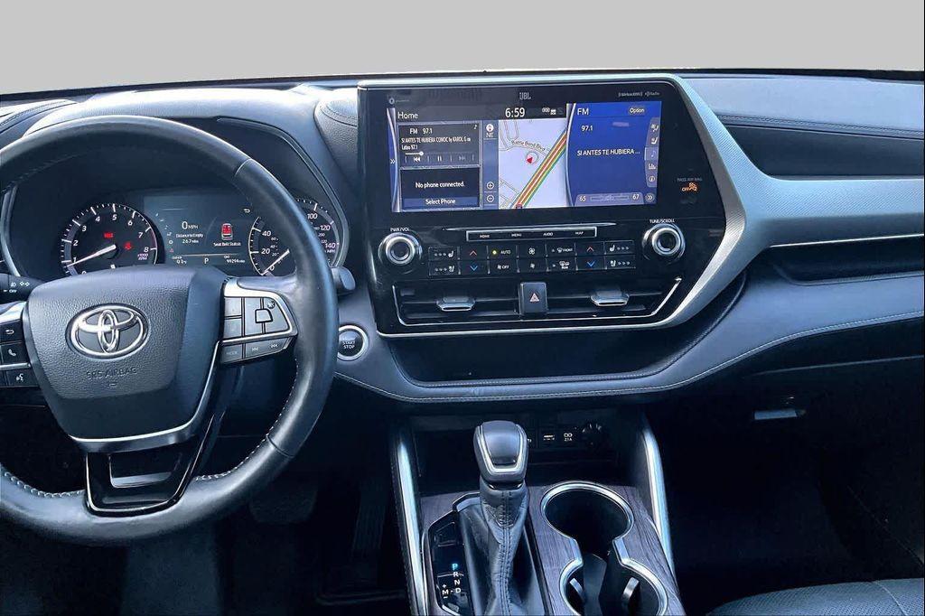 used 2020 Toyota Highlander car, priced at $30,813