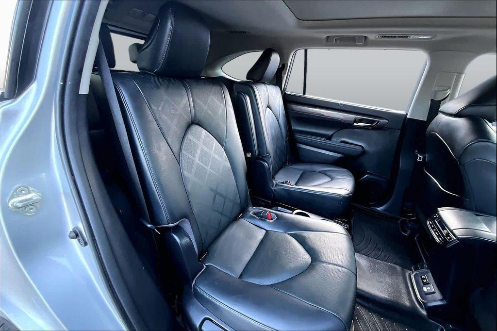 used 2020 Toyota Highlander car, priced at $30,813