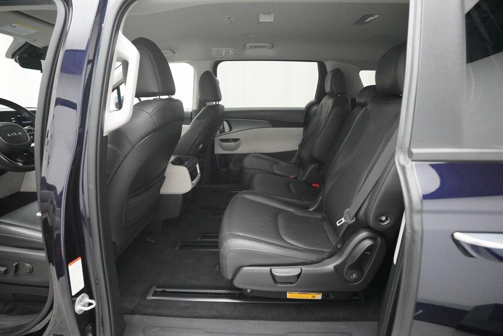 used 2024 Kia Carnival car, priced at $28,250