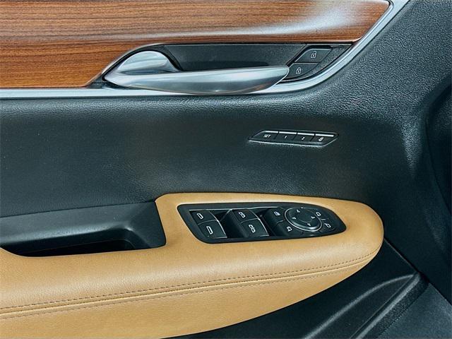 used 2022 Cadillac XT5 car, priced at $30,434