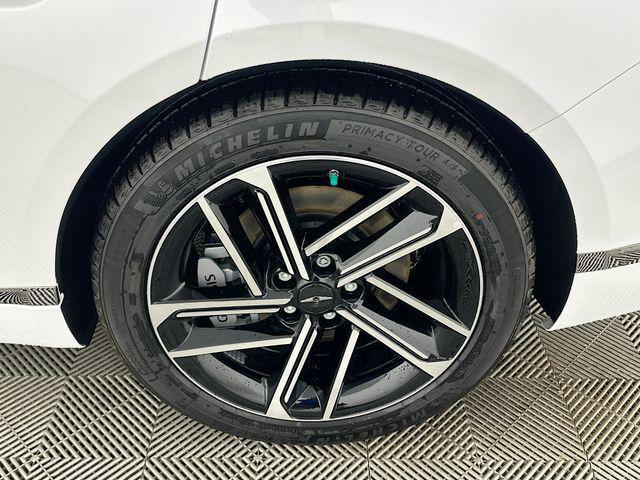 new 2025 Genesis G80 car, priced at $59,454