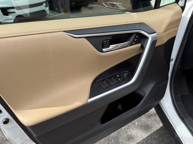 2021 Blizzard Pearl Toyota RAV4