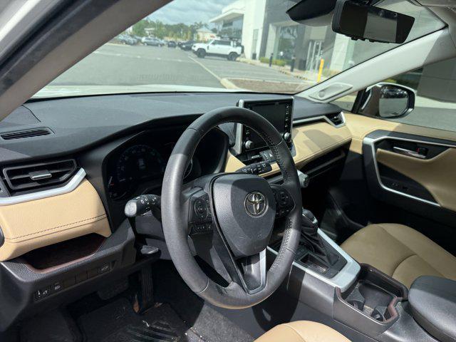 2021 Blizzard Pearl Toyota RAV4