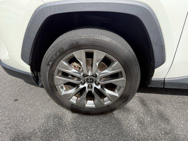 2021 Blizzard Pearl Toyota RAV4