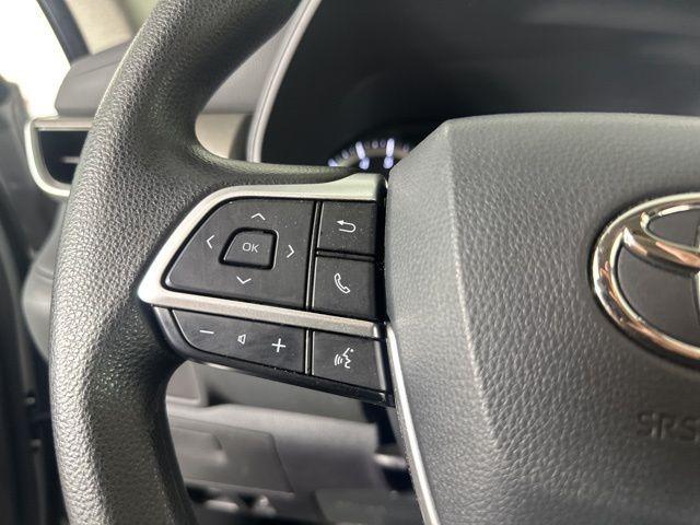 used 2023 Toyota Highlander car, priced at $27,999