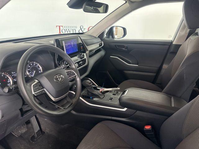 used 2023 Toyota Highlander car, priced at $27,999