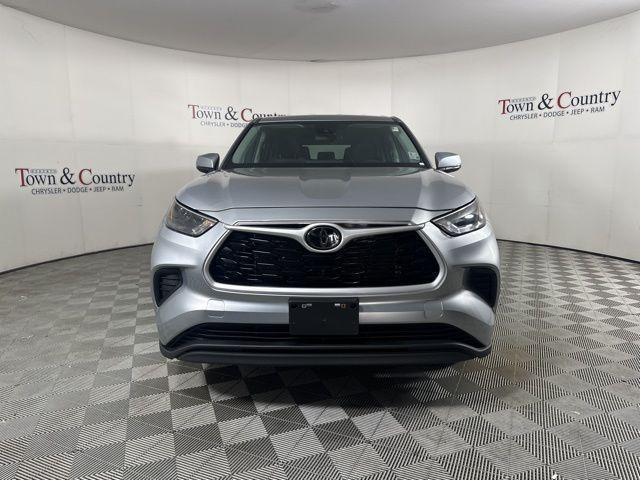 used 2023 Toyota Highlander car, priced at $27,999