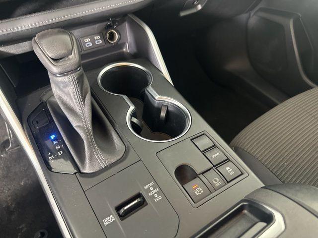 used 2023 Toyota Highlander car, priced at $27,999