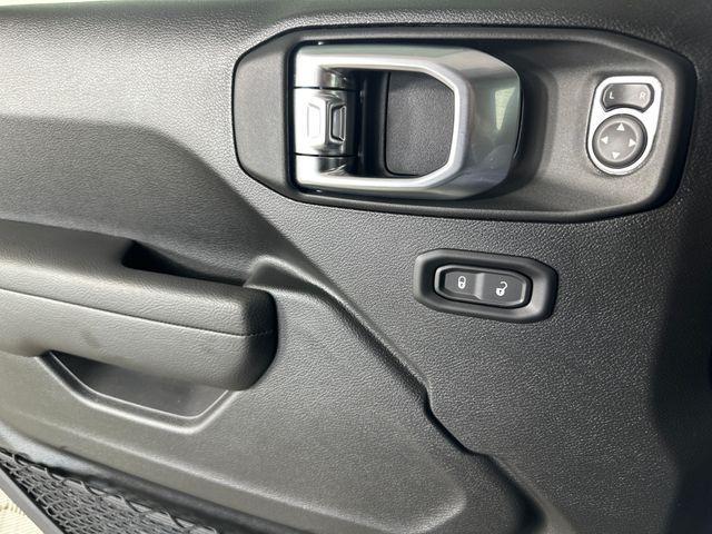 new 2025 Jeep Gladiator car, priced at $45,700