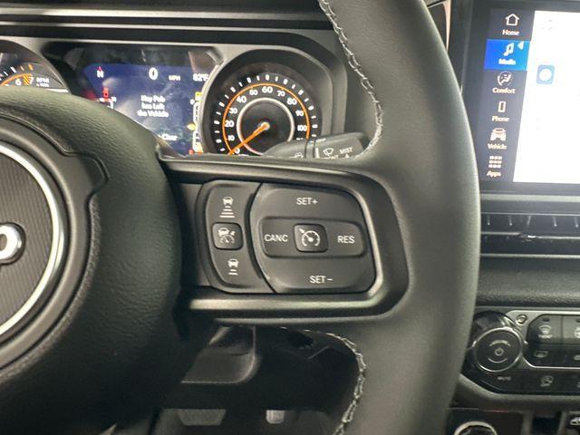 new 2025 Jeep Gladiator car, priced at $45,700