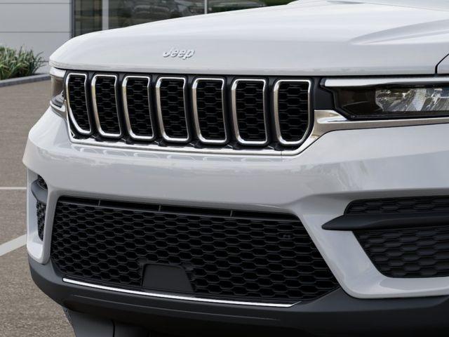 new 2026 Jeep Grand Cherokee car, priced at $39,990