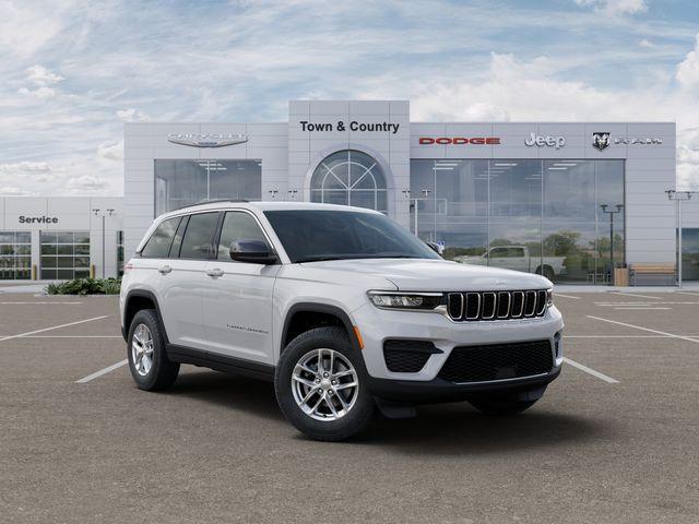 new 2026 Jeep Grand Cherokee car, priced at $39,990