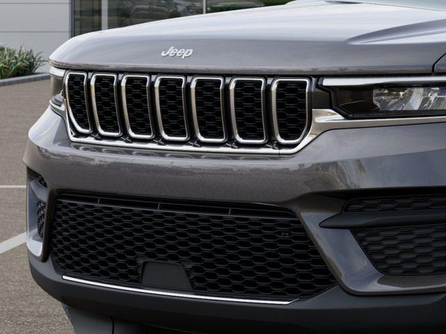 new 2025 Jeep Grand Cherokee car, priced at $35,975