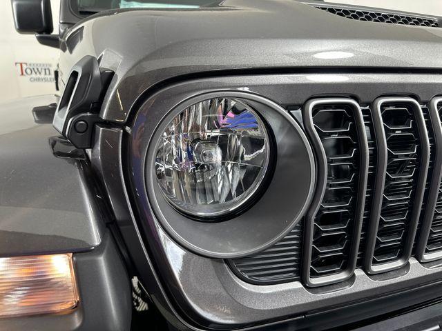 new 2025 Jeep Gladiator car, priced at $44,145