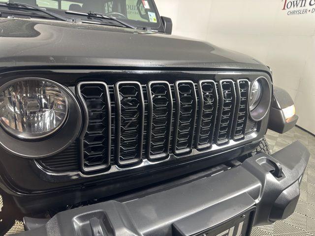 used 2021 Jeep Gladiator car, priced at $25,315
