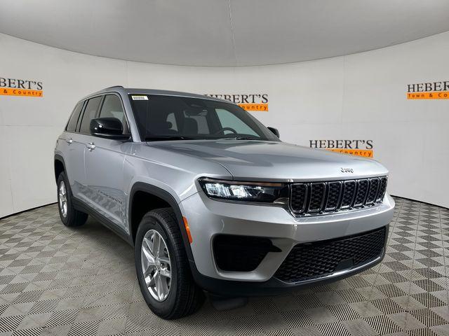 new 2025 Jeep Grand Cherokee car, priced at $38,420