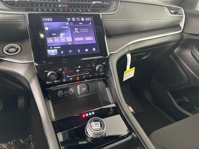 new 2025 Jeep Grand Cherokee car, priced at $38,420