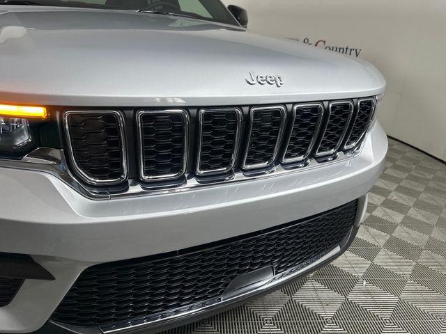 new 2025 Jeep Grand Cherokee car, priced at $38,420