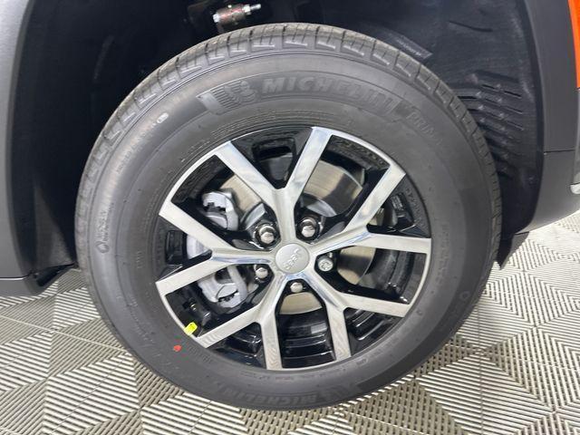 new 2025 Jeep Grand Cherokee L car, priced at $38,495