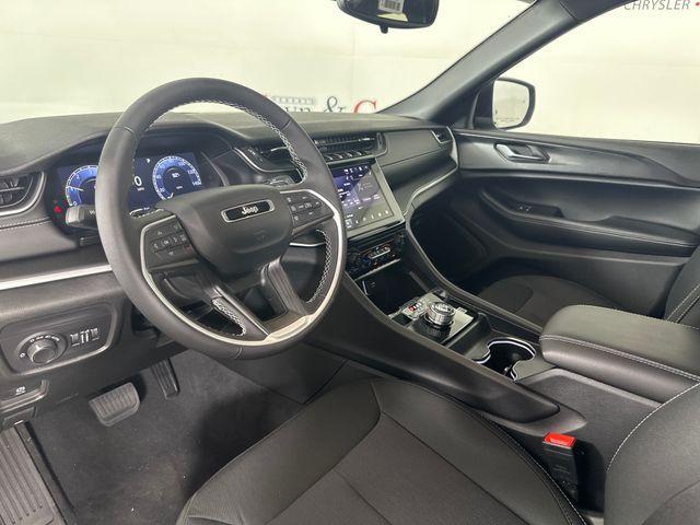 new 2025 Jeep Grand Cherokee car, priced at $36,880