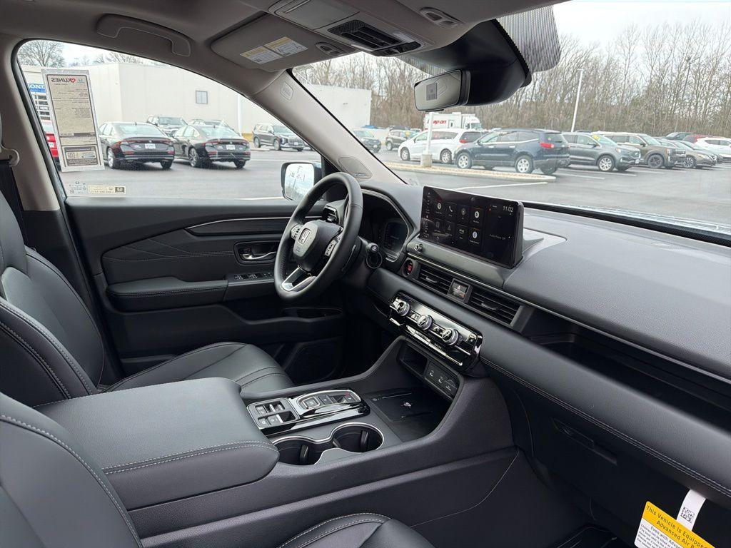 new 2026 Honda Pilot car, priced at $54,657