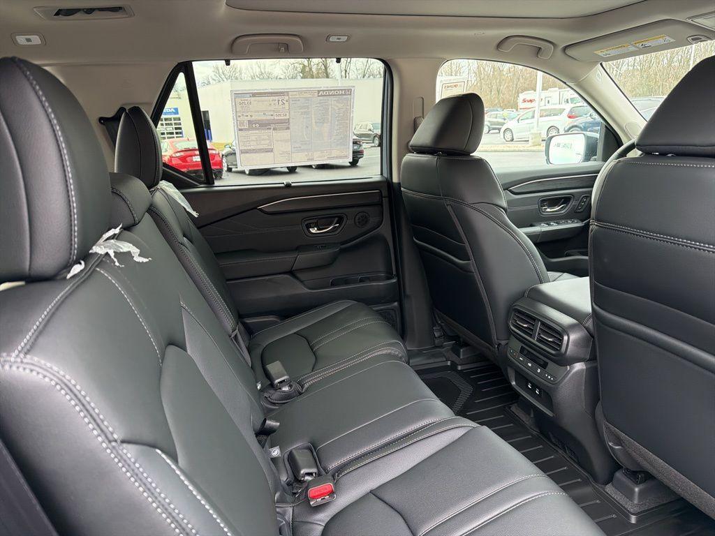 new 2026 Honda Pilot car, priced at $54,657