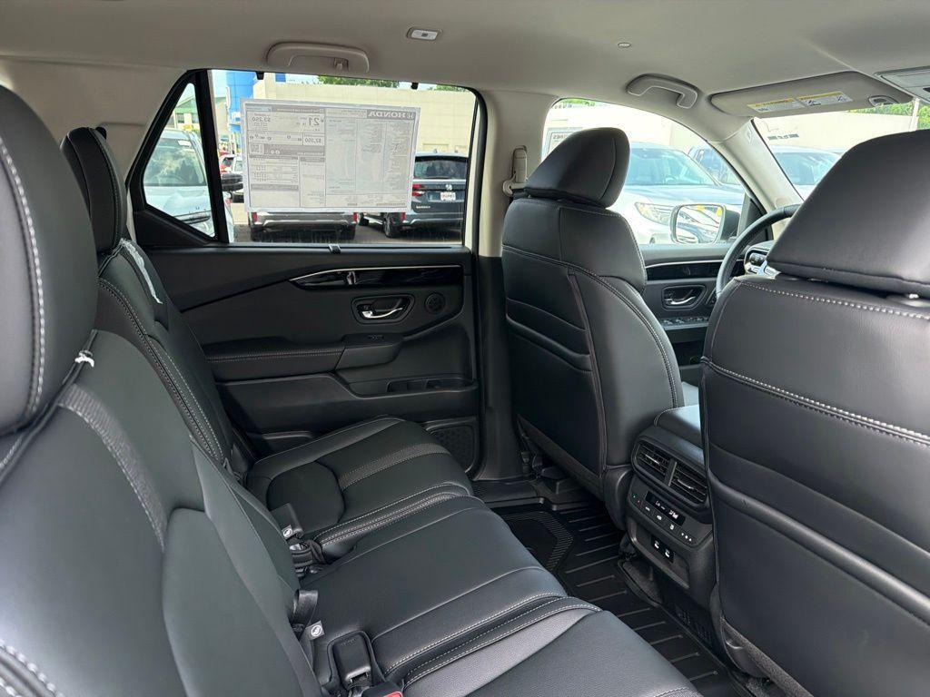 new 2026 Honda Pilot car, priced at $49,157