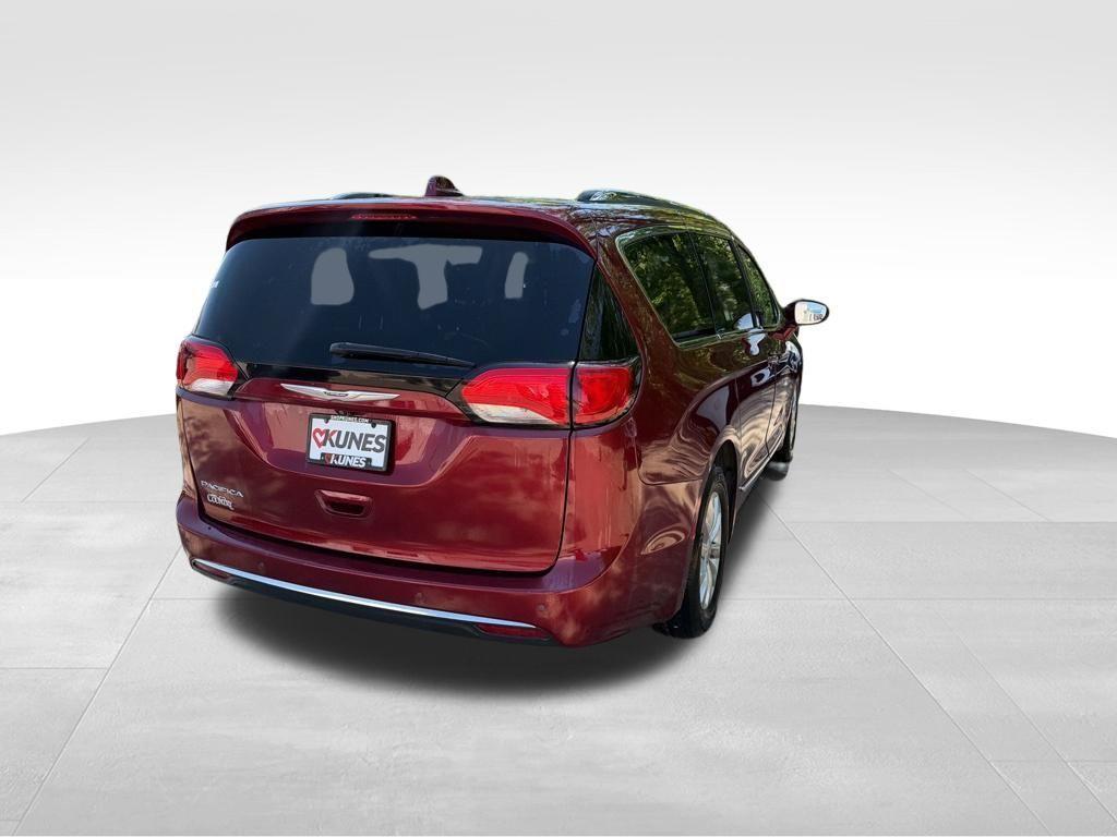 used 2019 Chrysler Pacifica car, priced at $11,192