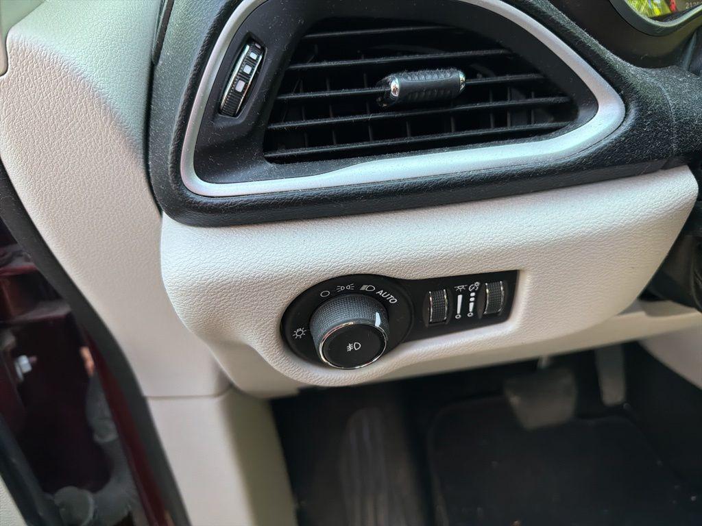 used 2019 Chrysler Pacifica car, priced at $11,192