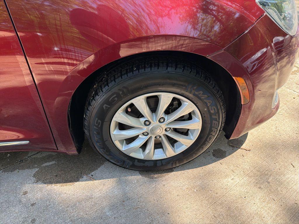 used 2019 Chrysler Pacifica car, priced at $11,192