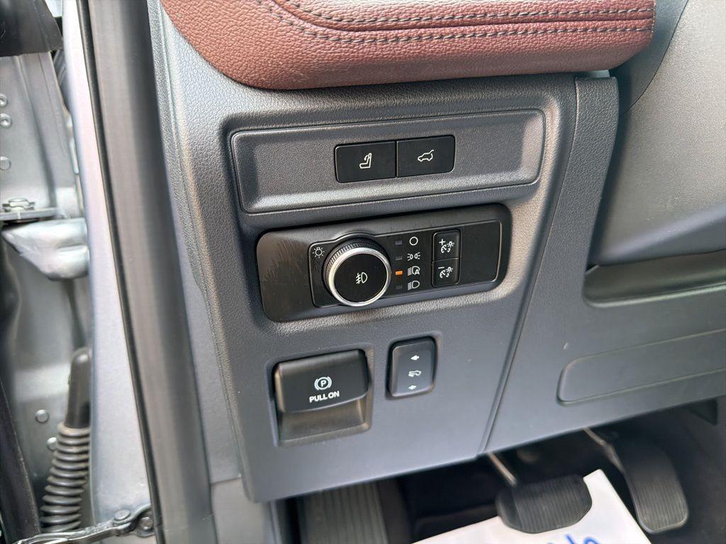 used 2024 Ford Expedition car, priced at $44,403