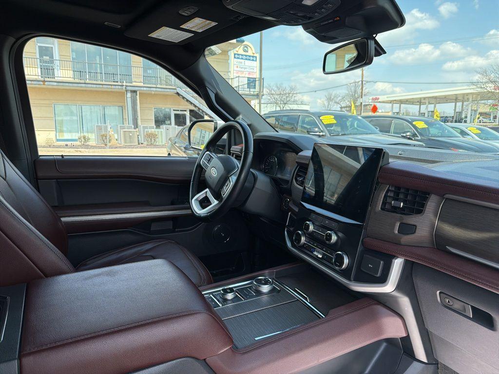 used 2024 Ford Expedition car, priced at $44,403
