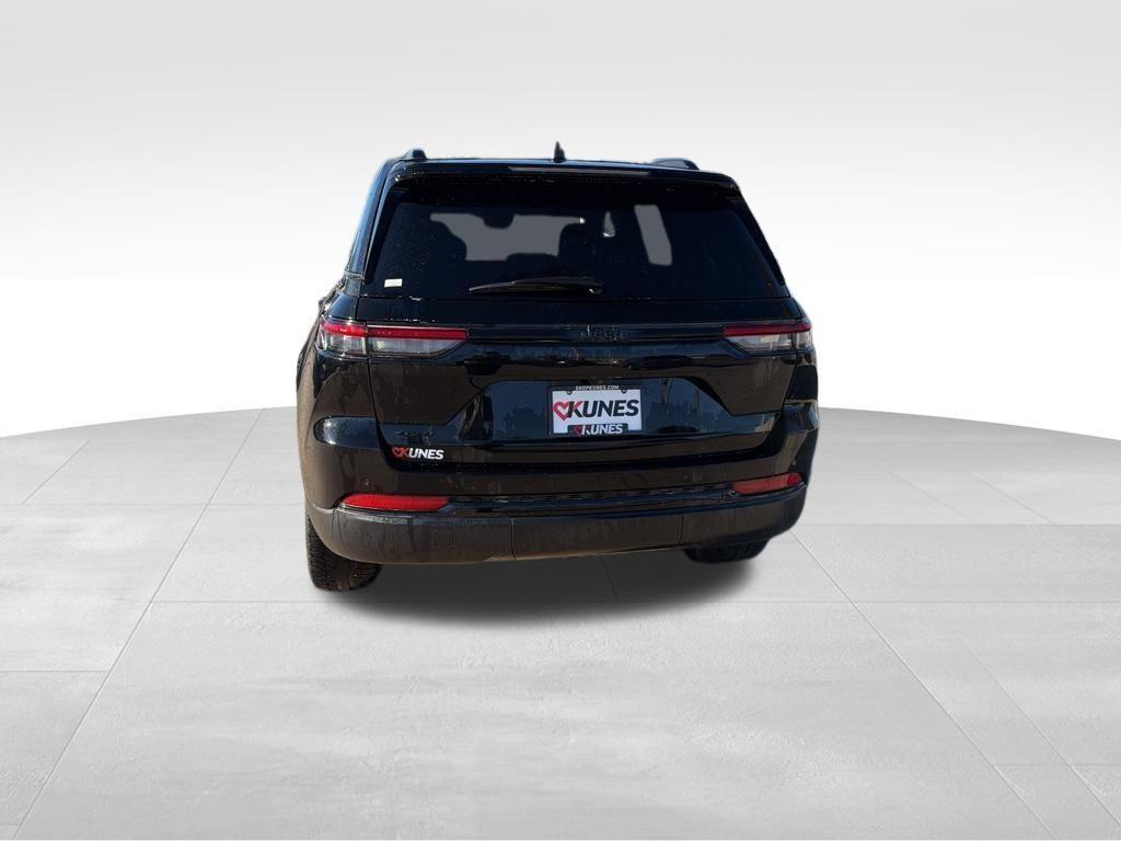 used 2023 Jeep Grand Cherokee car, priced at $29,412