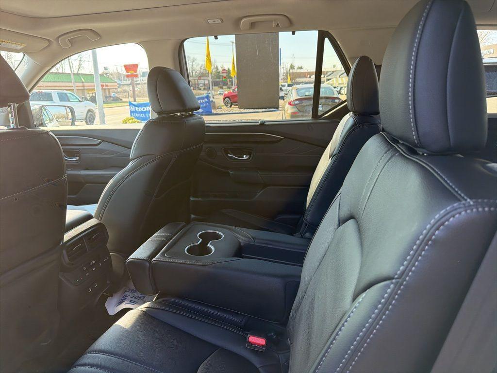 new 2026 Honda Pilot car, priced at $54,657