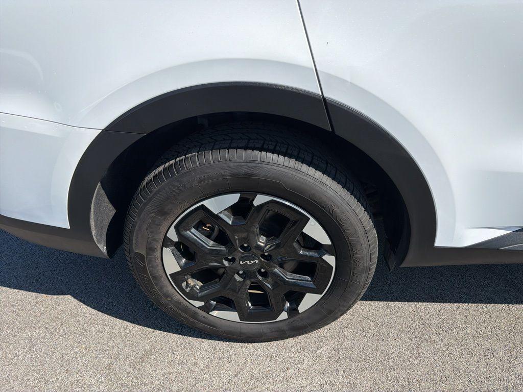 used 2024 Kia Sorento car, priced at $27,412