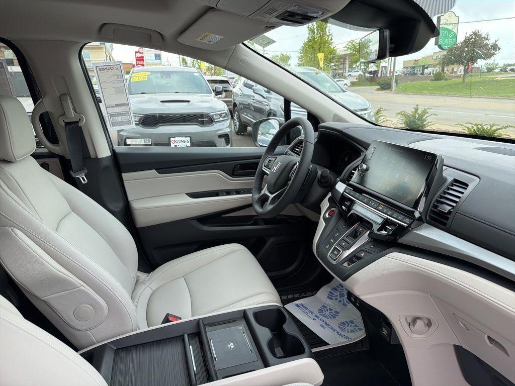 new 2026 Honda Odyssey car, priced at $44,202