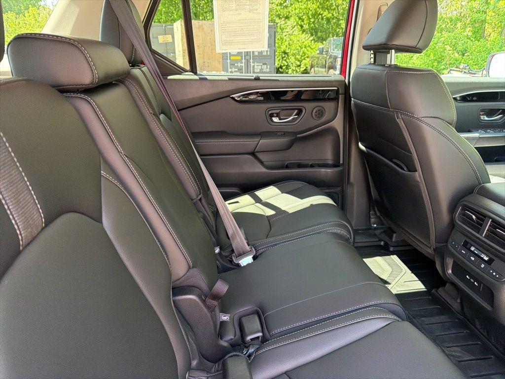 used 2025 Honda Pilot car, priced at $44,180