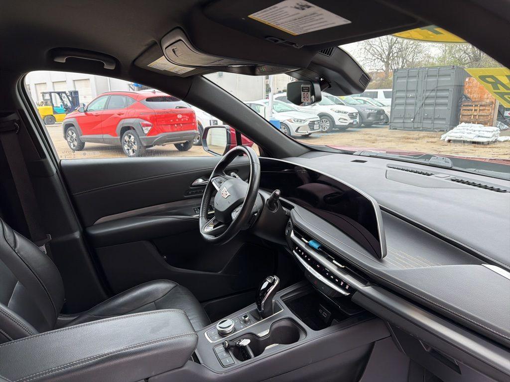 used 2024 Cadillac XT4 car, priced at $26,912