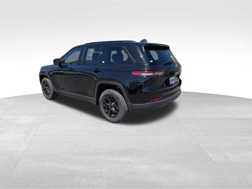 used 2025 Jeep Grand Cherokee car, priced at $32,403