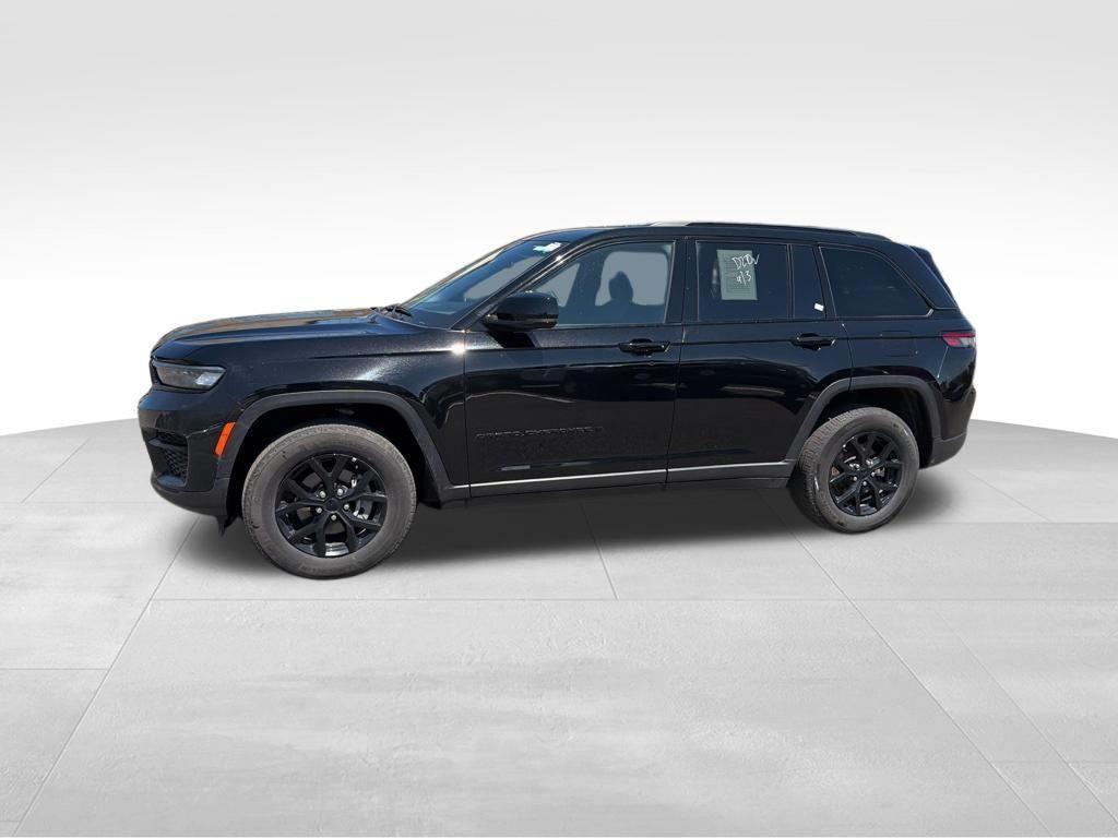 used 2025 Jeep Grand Cherokee car, priced at $32,403
